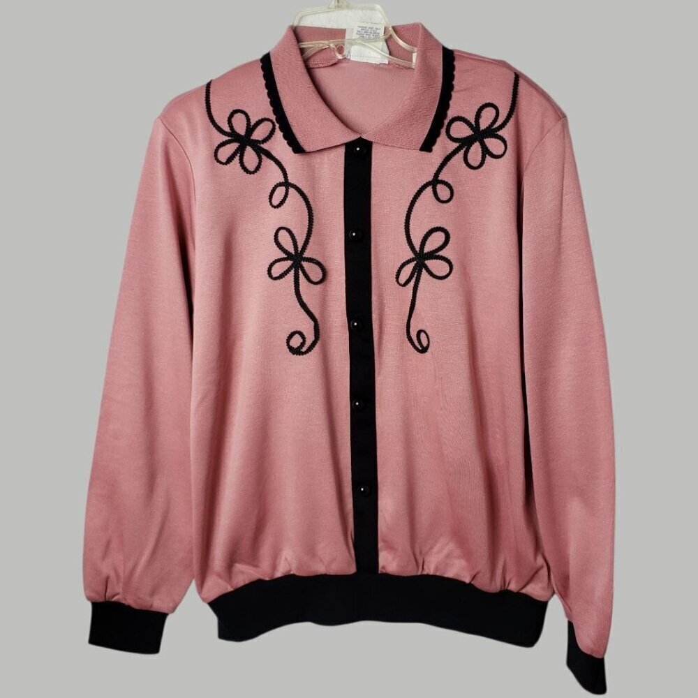 Cricket Lane Vtg Blouse With Black Embroidery & Faux Buttons pink/blk Large